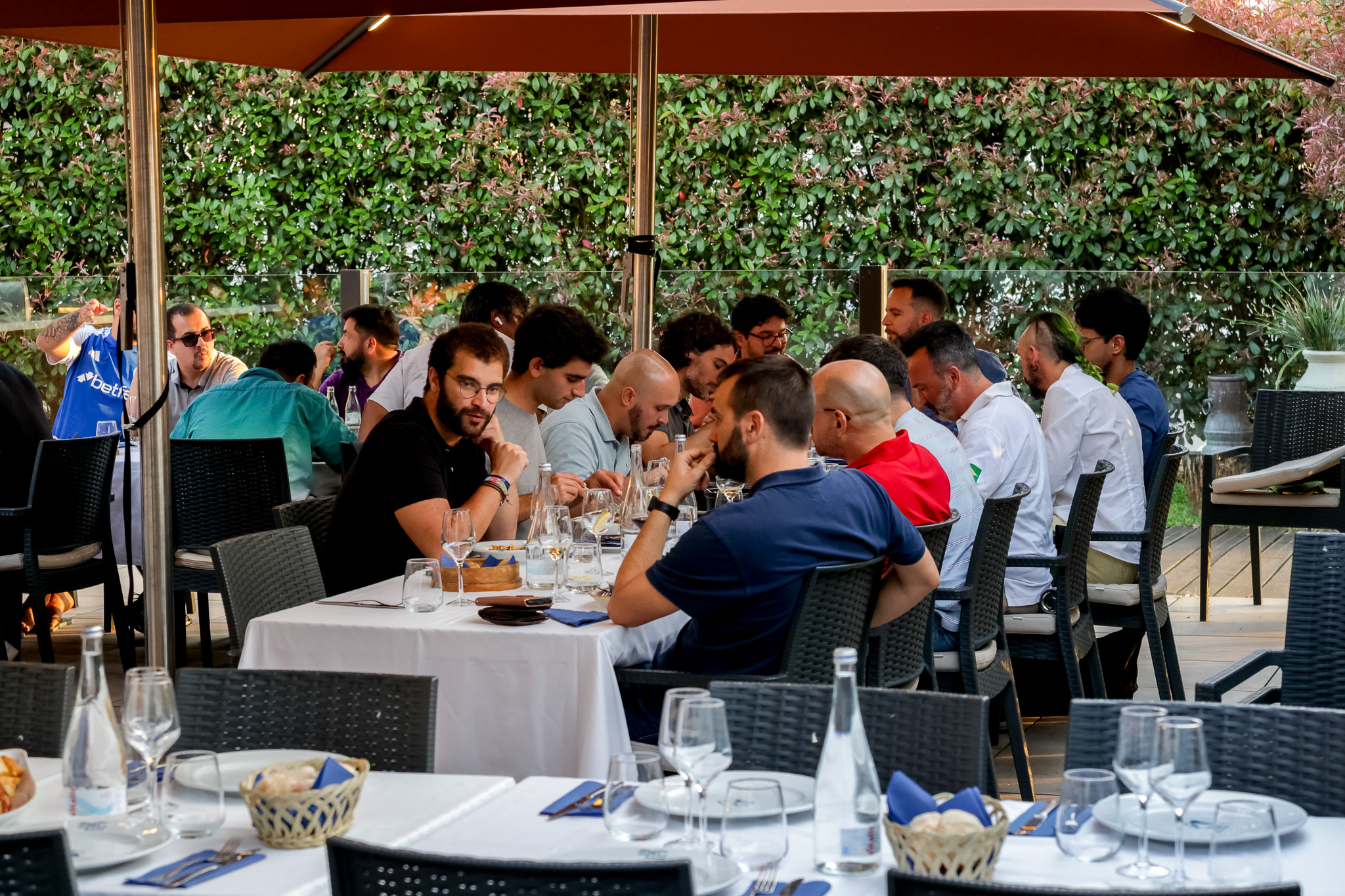 Brinde numa celebração no Armazém do Peixe